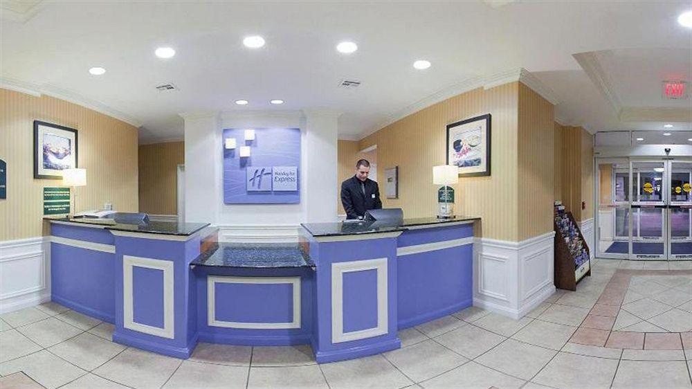 Holiday Inn Express Hotel & Suites Wichita Airport By Ihg エクステリア 写真
