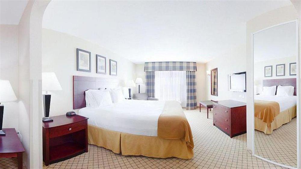 Holiday Inn Express Hotel & Suites Wichita Airport By Ihg エクステリア 写真