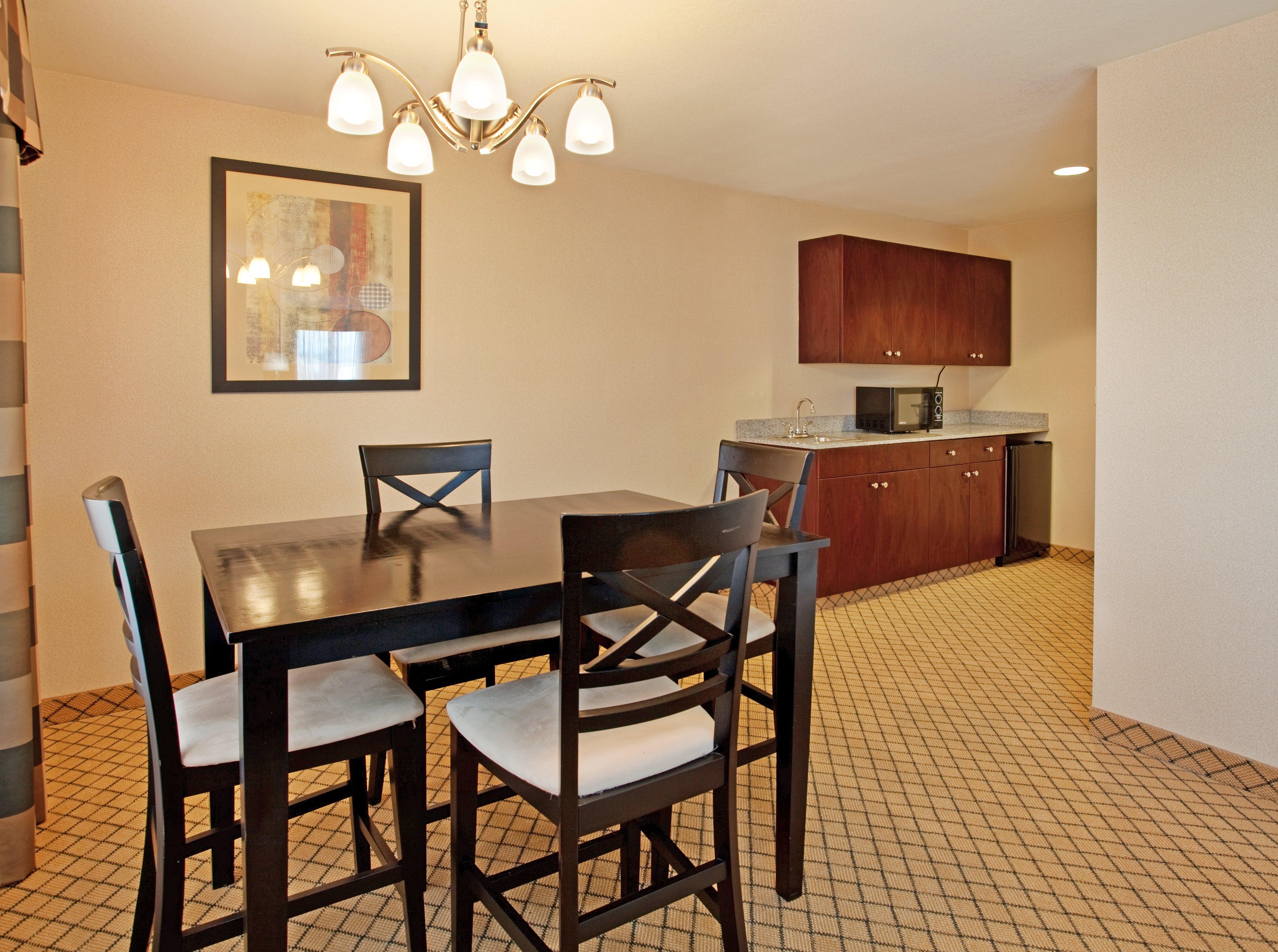 Holiday Inn Express Hotel & Suites Wichita Airport By Ihg エクステリア 写真