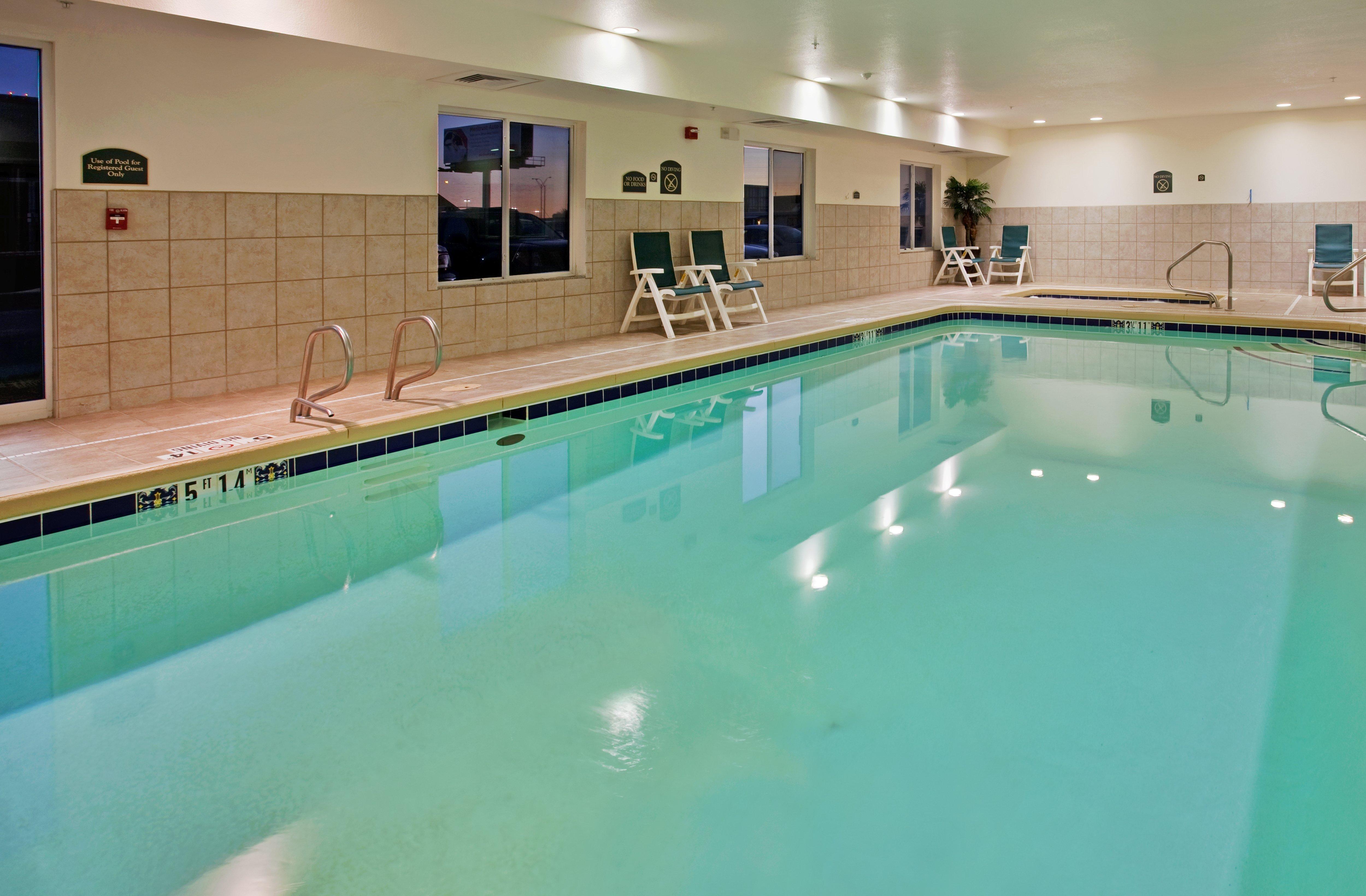 Holiday Inn Express Hotel & Suites Wichita Airport By Ihg エクステリア 写真