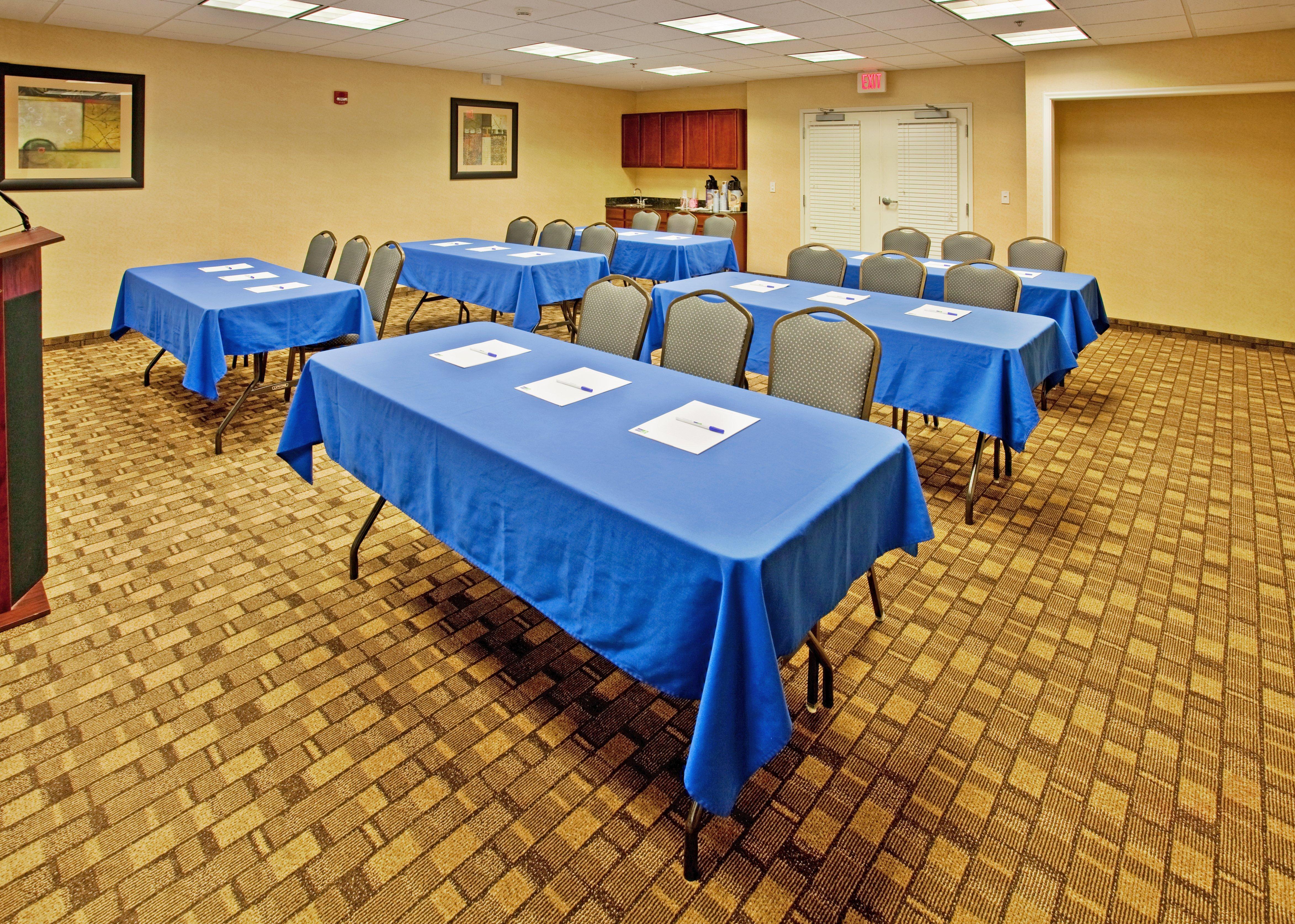 Holiday Inn Express Hotel & Suites Wichita Airport By Ihg エクステリア 写真