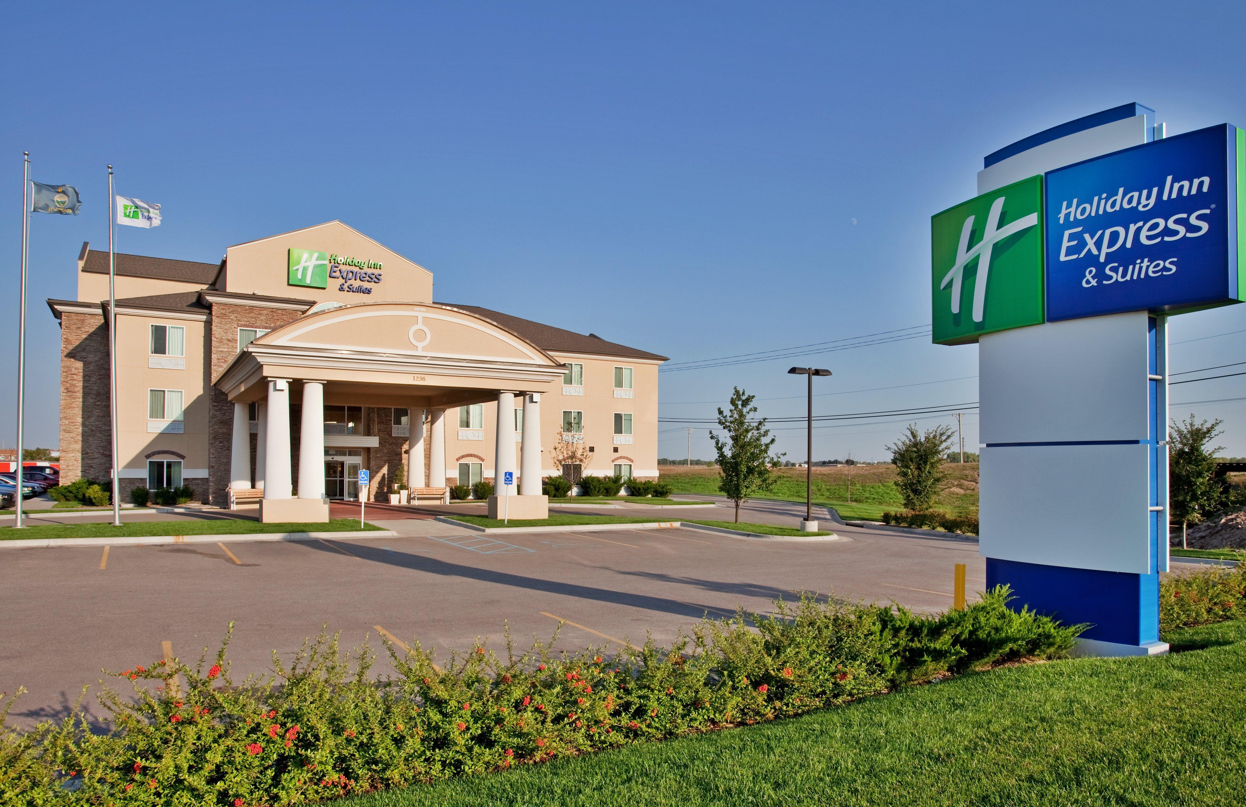 Holiday Inn Express Hotel & Suites Wichita Airport By Ihg エクステリア 写真