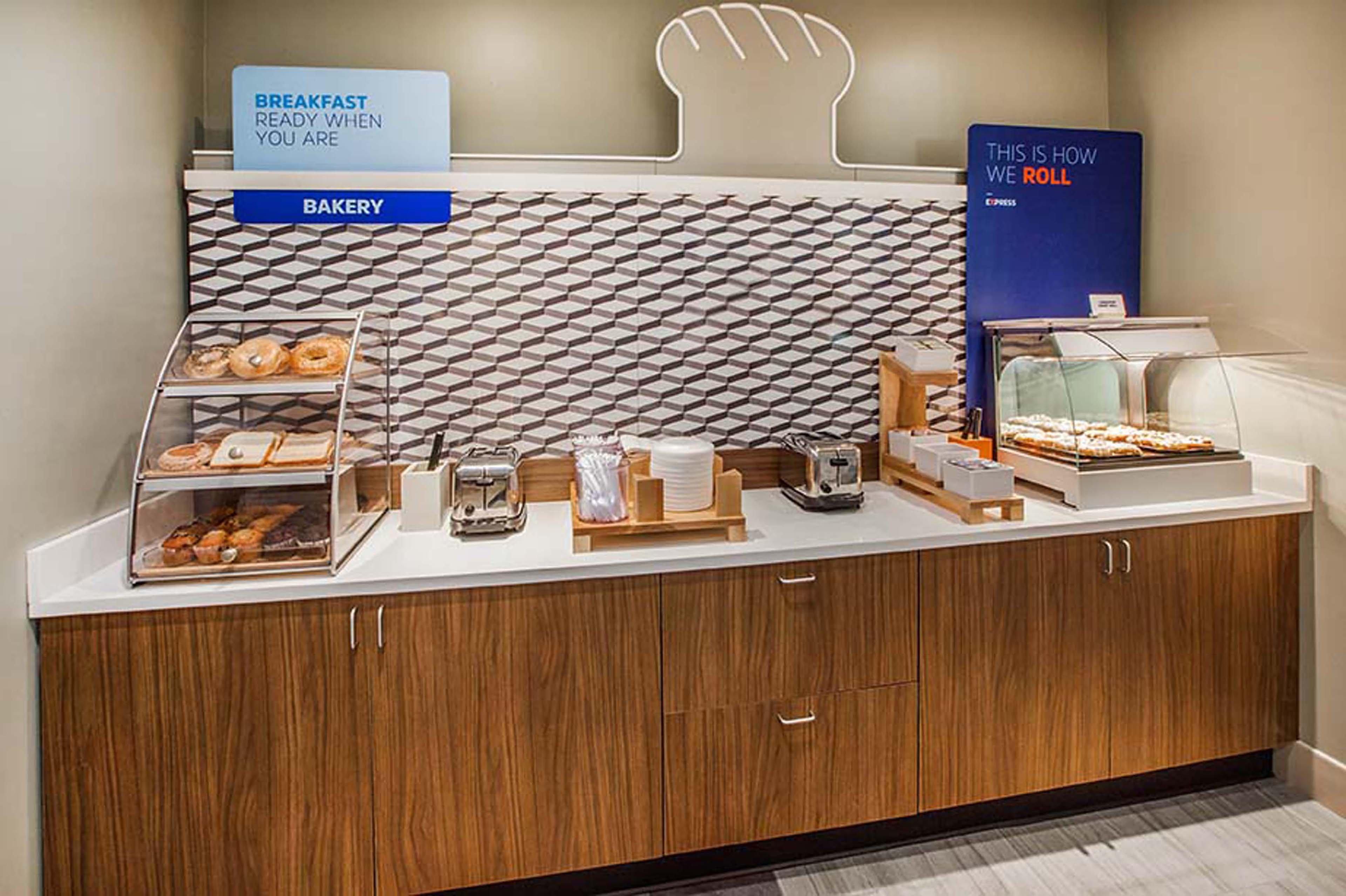 Holiday Inn Express Hotel & Suites Wichita Airport By Ihg エクステリア 写真