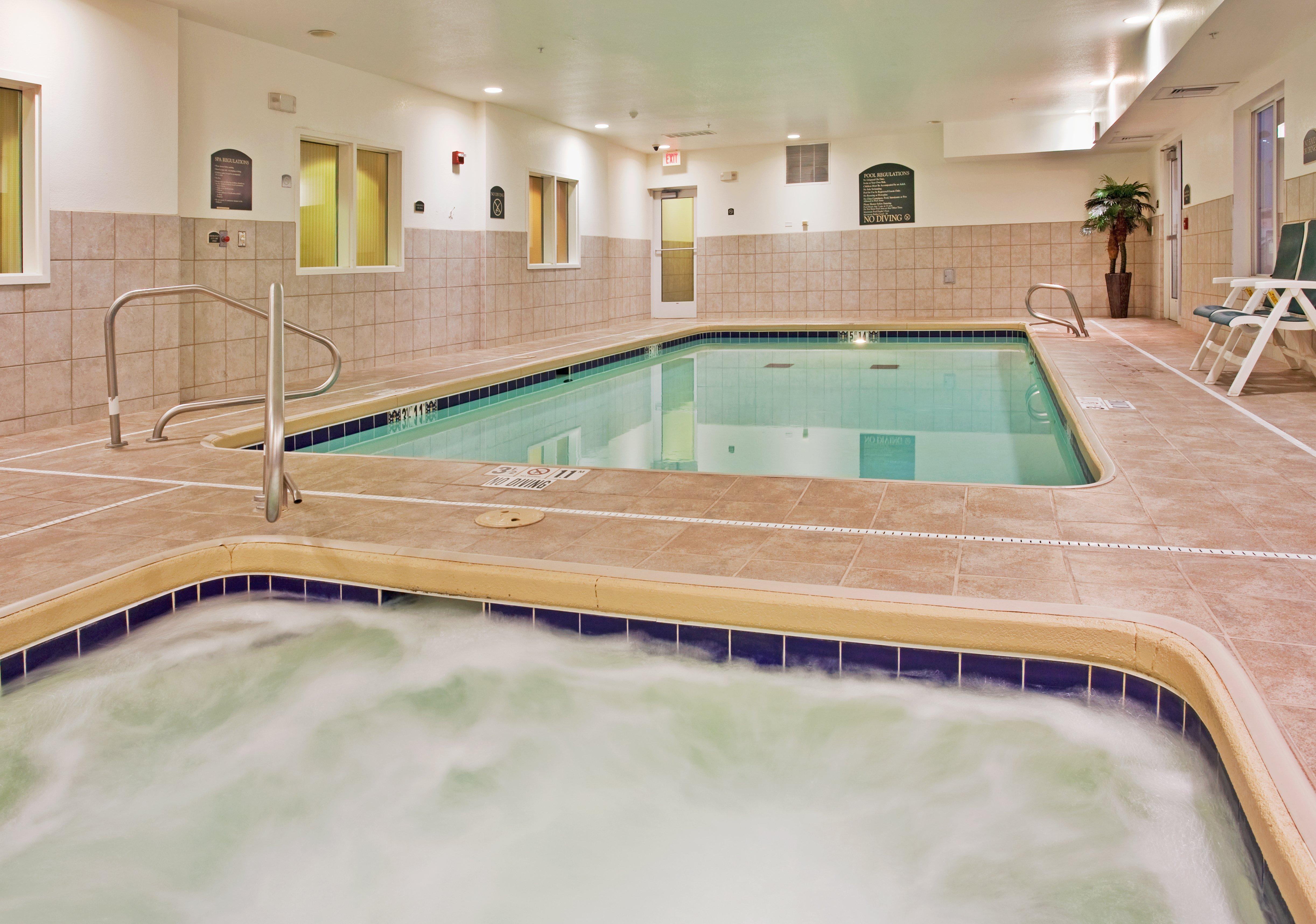 Holiday Inn Express Hotel & Suites Wichita Airport By Ihg エクステリア 写真
