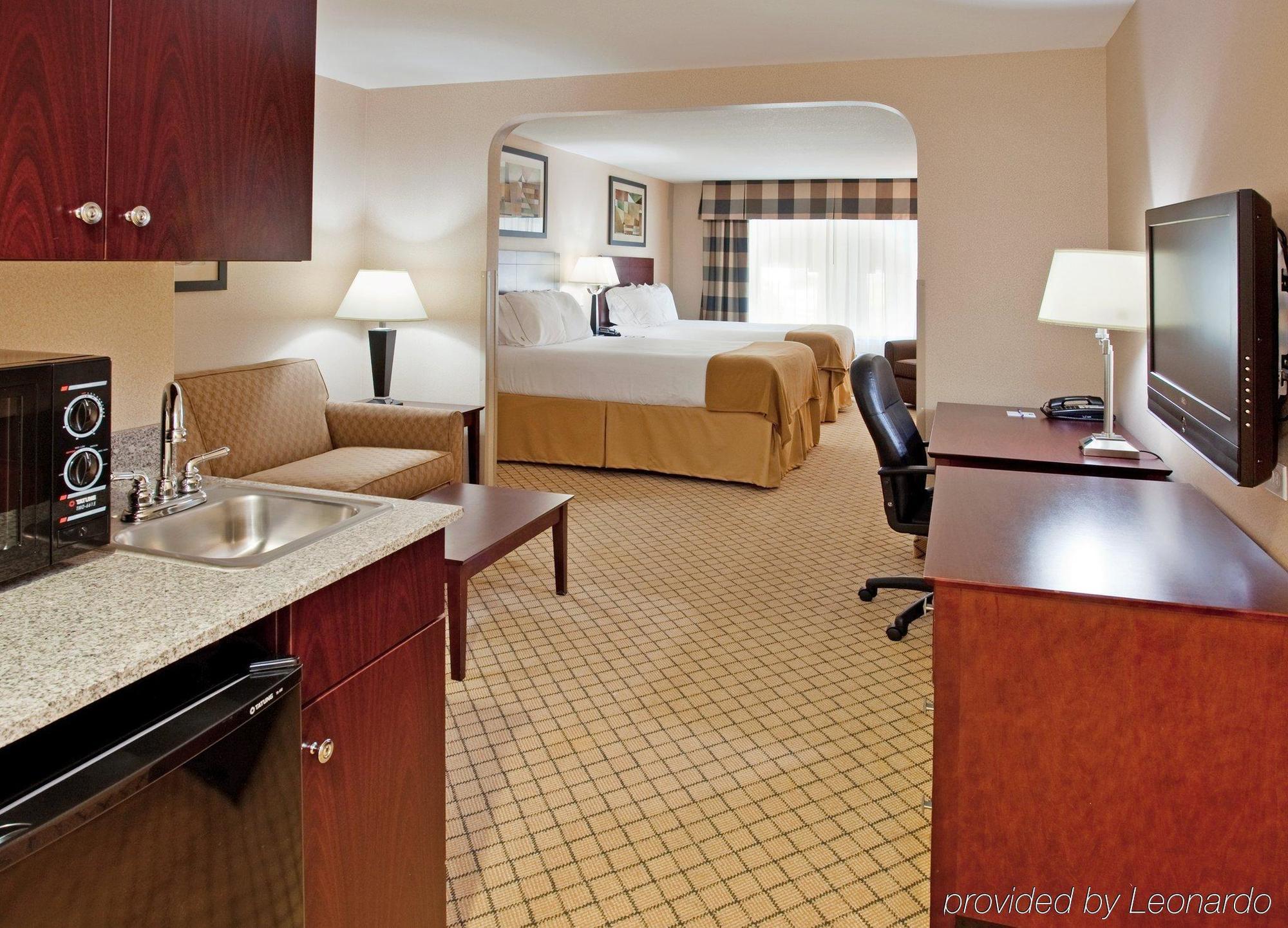Holiday Inn Express Hotel & Suites Wichita Airport By Ihg エクステリア 写真