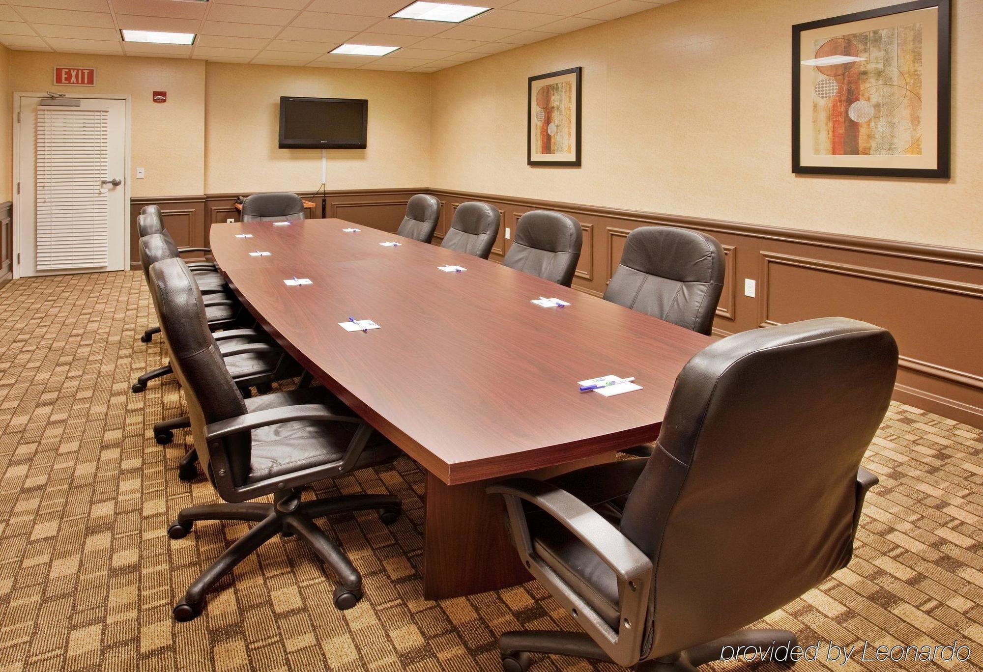 Holiday Inn Express Hotel & Suites Wichita Airport By Ihg エクステリア 写真